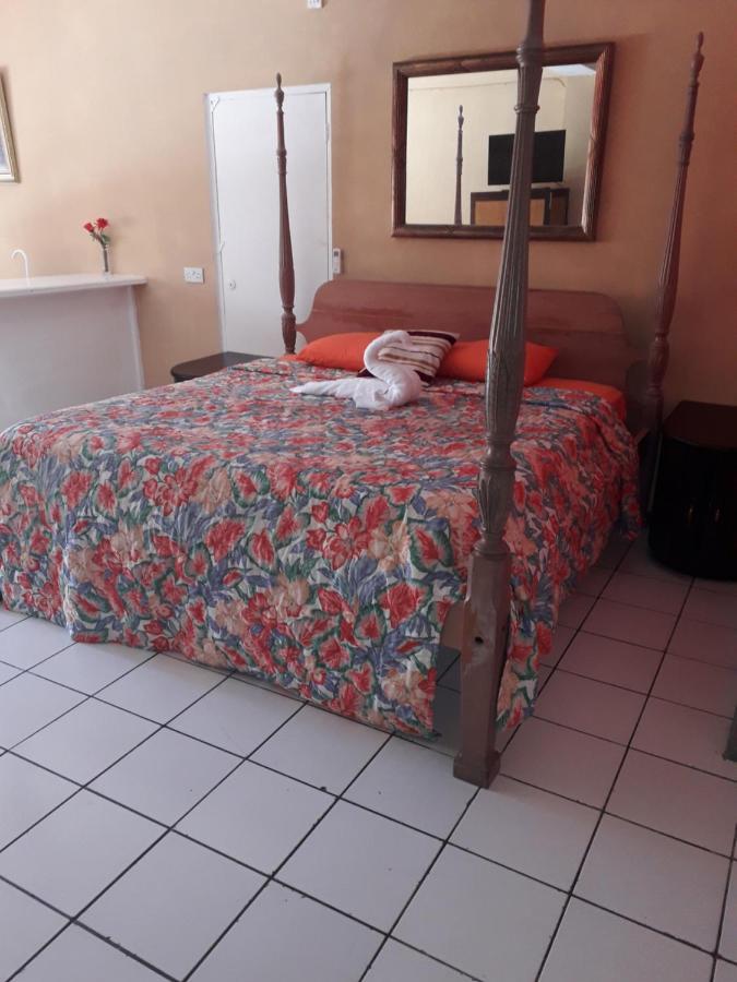 Bay Heights B&B Gros Islet Ngoại thất bức ảnh